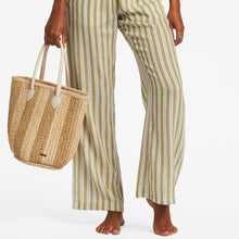 Load image into Gallery viewer, Billabong Beach Hangs Tote Bag
